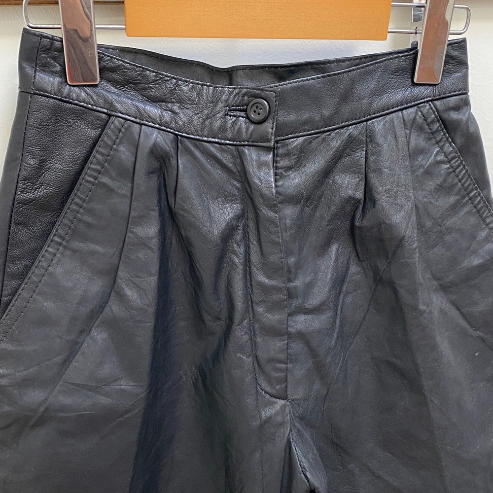 Vintage 💯 Leather High Waisted Shorts, Canadian Made, Citi, Size 8 - Picture 4 of 12